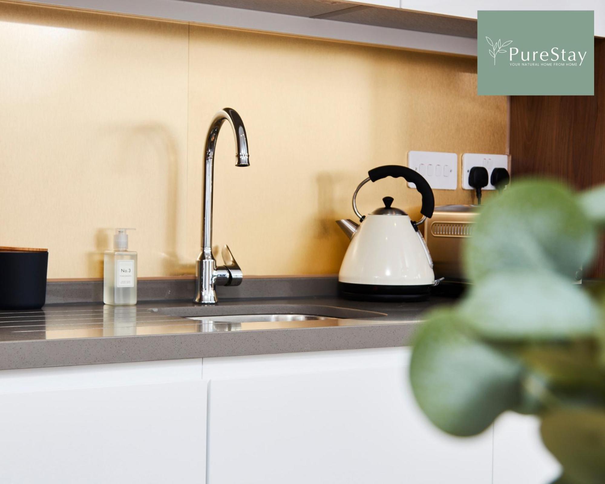 Stunning 5 Bed Manchester House With Parking By Purestay Short Lets & Serviced Accommodation מראה חיצוני תמונה